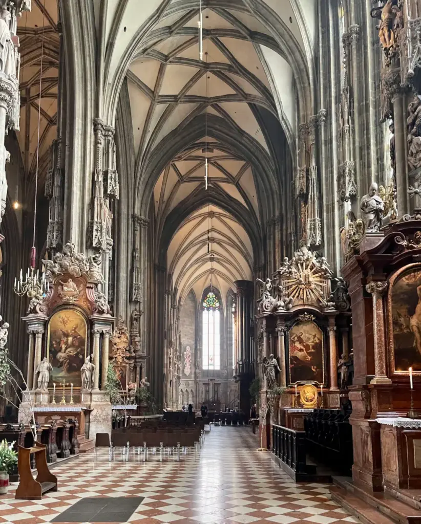 Интерьер собора Святого Стефана Вена